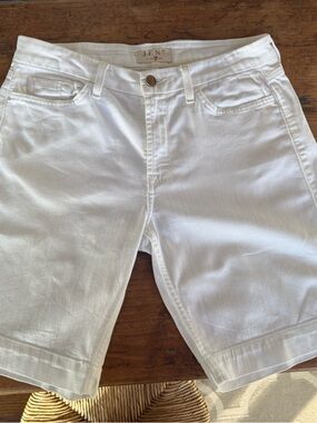 7 Designer 7 For All Mankind White Women's Denim Bermuda Shorts GREAT condition!